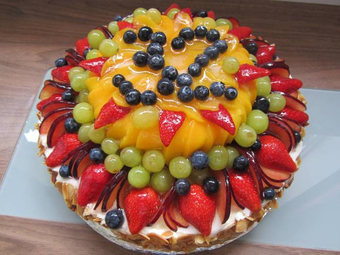 Фото tort ukrashennyj fruktami 46.